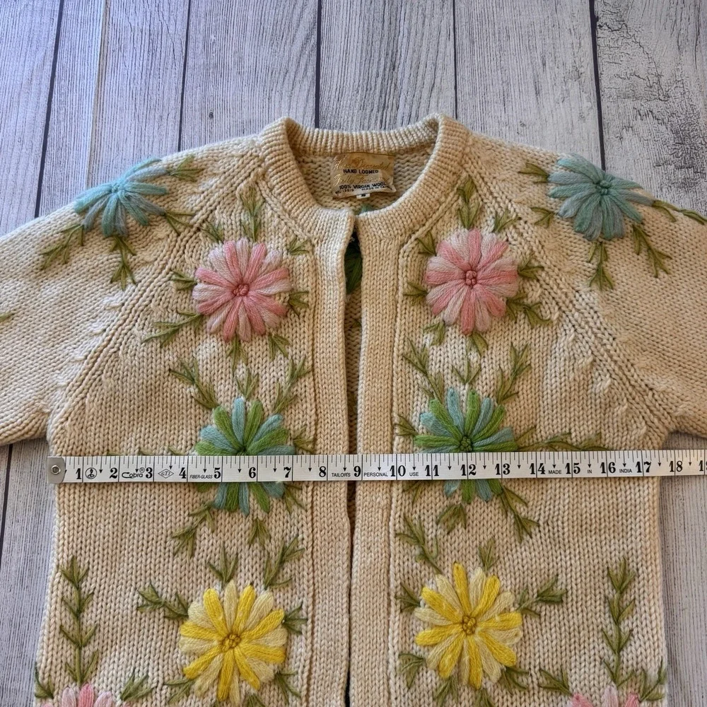 Vintage 1940s Flower Embroidered Granny Cottage Small Sweater Wool Open Cardigan